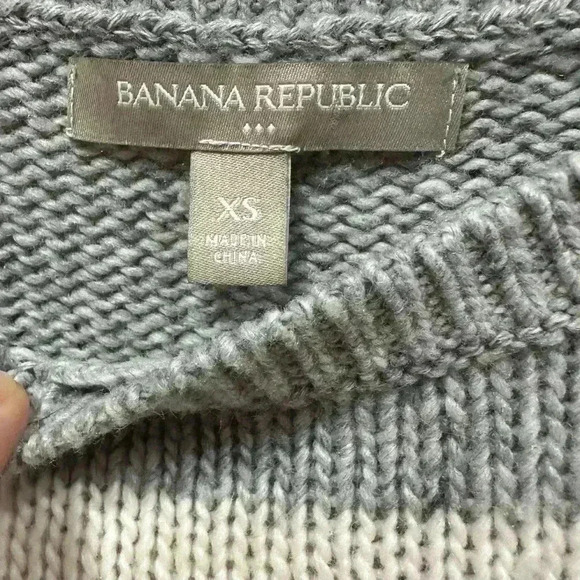 Banana Republic Crew Neck pullover Women’s Sweater. XS Wool Blend Striped - Picture 3 of 7
